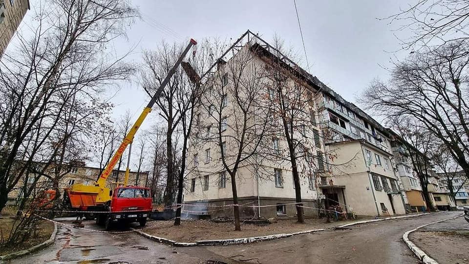 Сгоревшую на Буюканах мансарду снесли, погорельцы получили компенсации.