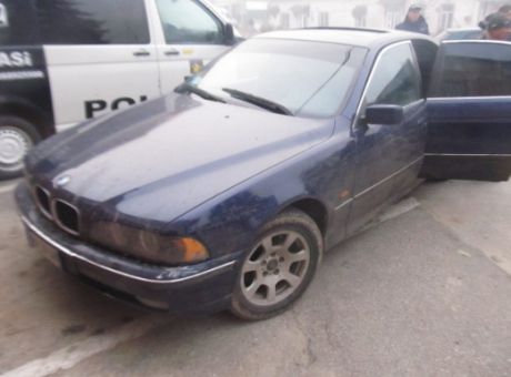 Un BMW, oprit forțat la ieșirea din Călărași. Foto: igp.gov.md