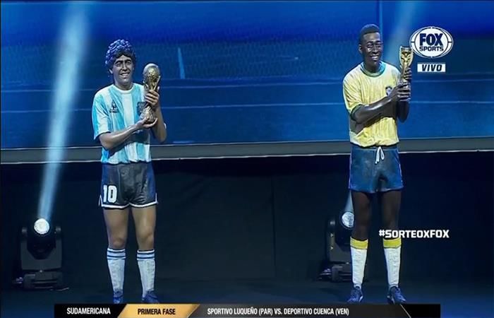 Statuile lui Pele şi Maradona, dezvelite la sediul Confederaţiei sud-americane.