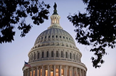 В США решили сэкономить на офисных товарах. Фото: AFP