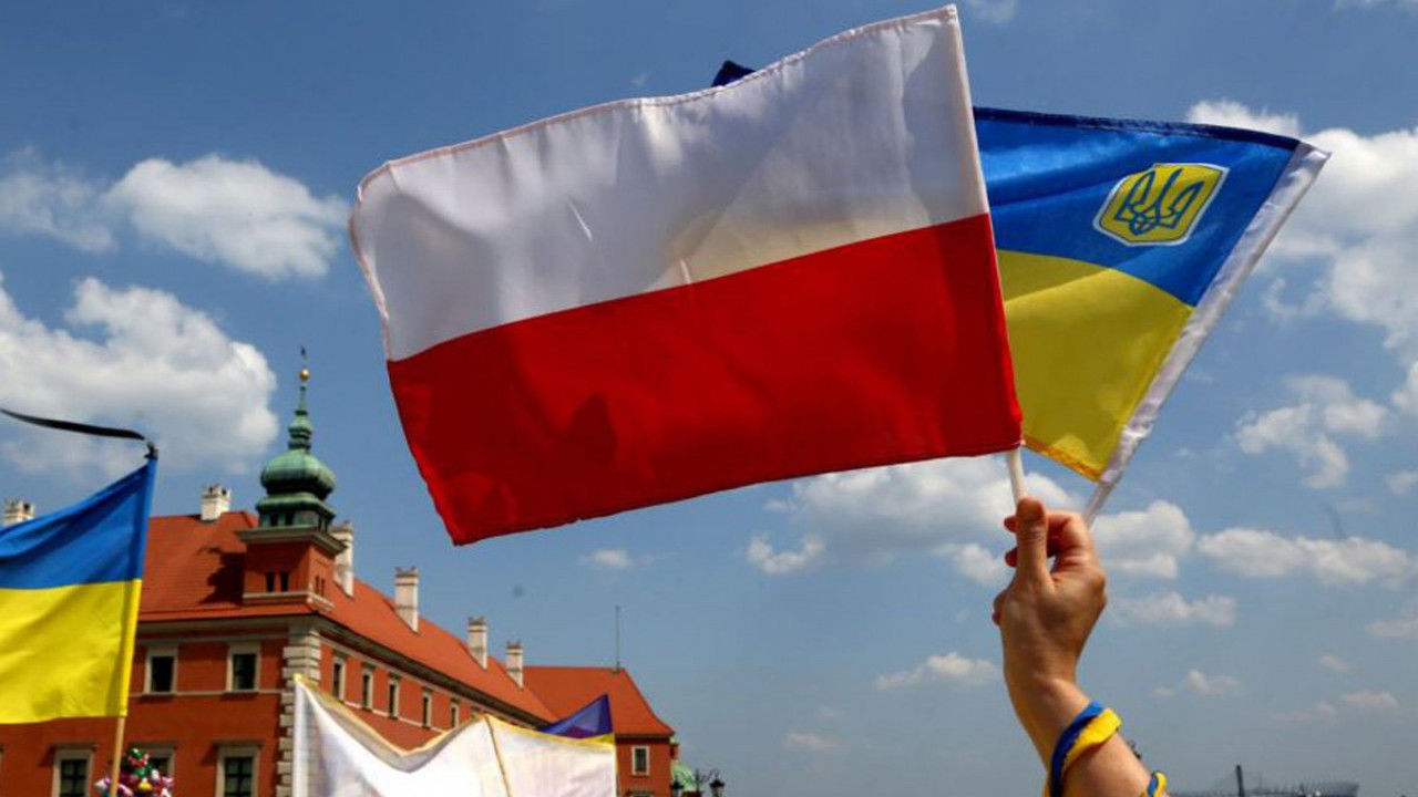 Украинцы рассказали, как их избивают за мову в Польше.