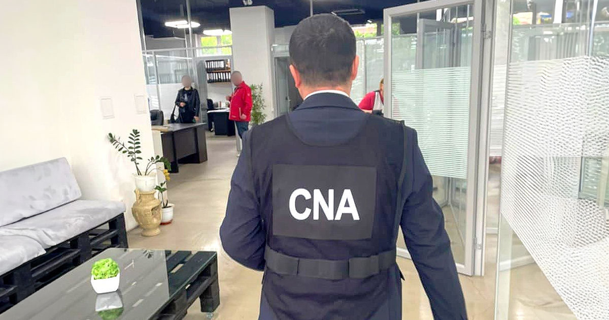 Un funcționar vamal și un broker, reținuți într-un dosar de corupție.