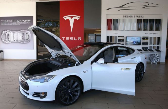 Tesla отзовет более 800 тысяч машин из-за проблемы с ремнем безопасности.