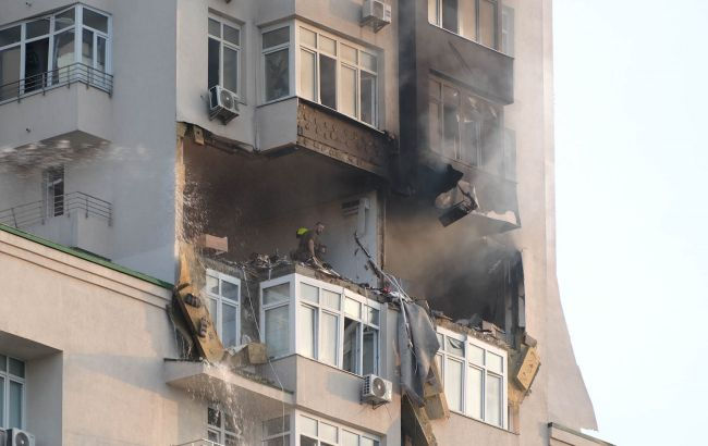 В результате ракетной атаки на Киев погибли 2 человека.