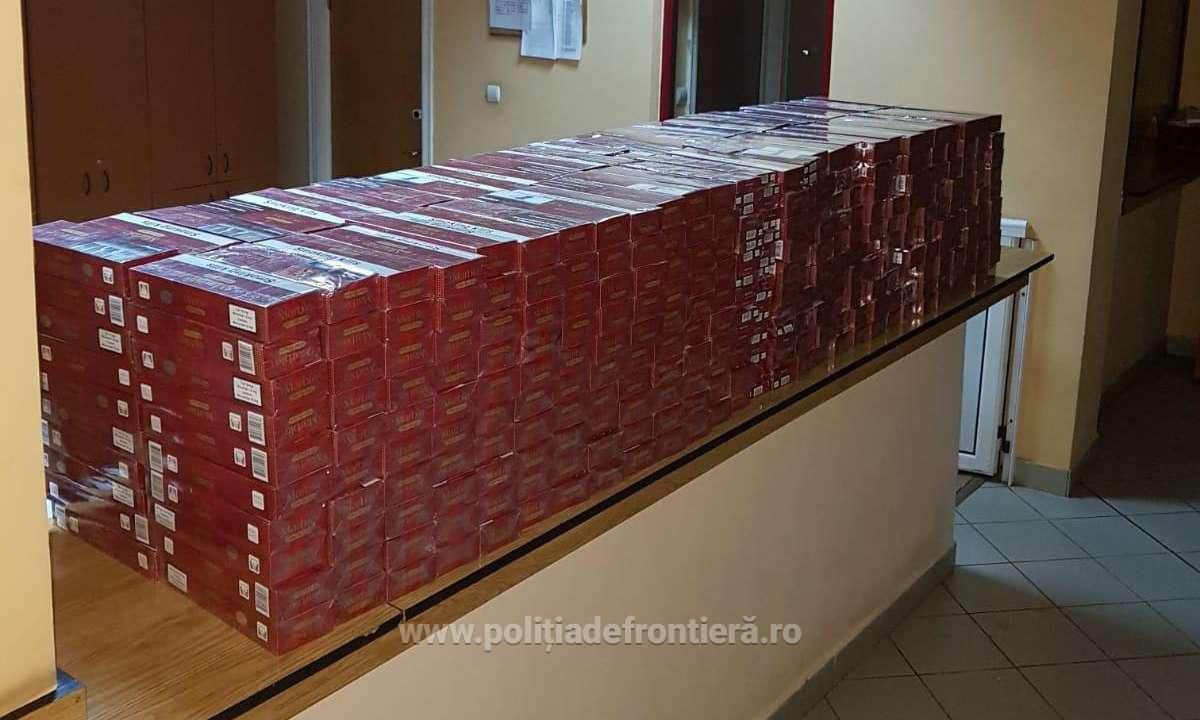 В ходе осмотра представители властей нашли в тайнике, оборудованном вместо бака для топлива, 114 000 сигарет (5 700 пачек) марки Marble из Duty-Free. Фото: politiadefrontiera.ro.
