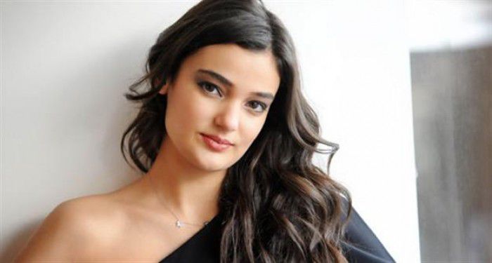 O fostă Miss Turcia, condamnată la 14 luni de închisoare cu suspendare pentru insulte la adresa președintelui turc. Foto: eldia.com.do
