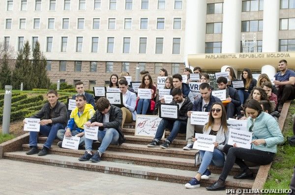 Молодое крыло ЕНПМ протестовало против цензуры в Интернете.