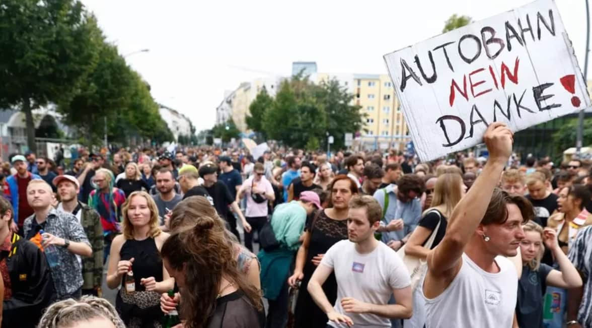 В Берлине протестовали против расширения автомагистрали.