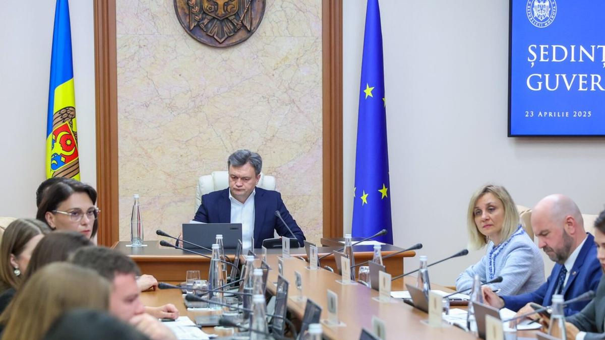 Mandatul actualului Guvern încetează odată cu validarea alegerilor parlamentare.