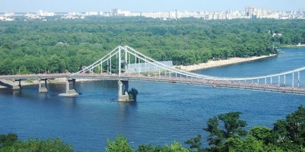 Мост через Днепр в Киеве.
