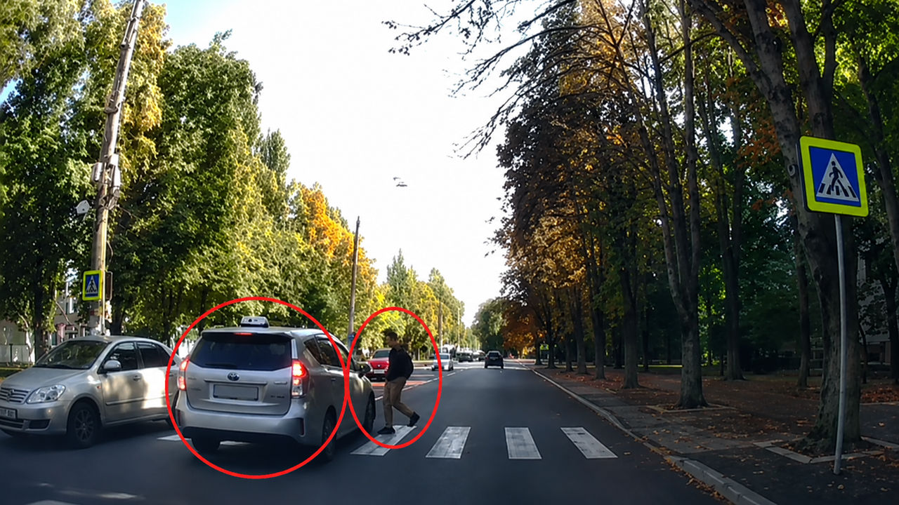 На Буюканах такси едва не сбило пешехода прямо на «зебре».