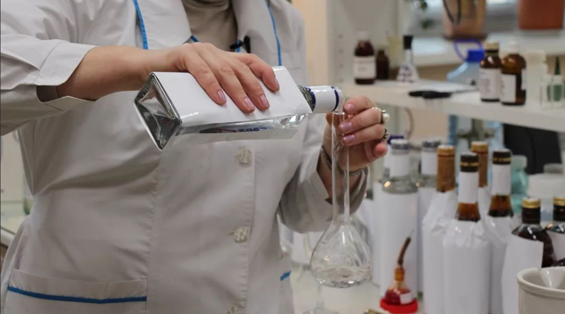 ANSA: 95,3% алкоголя на рынке в 2021 году соответствовало требованиям.
