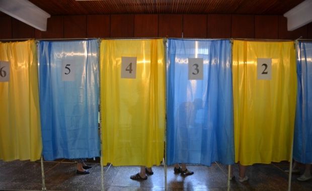В восточных регионах Украины принять участие в выборах планируют 62% опрошенных.