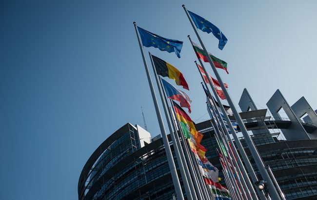 ЕС согласовал санкции против 14 российских олигархов.