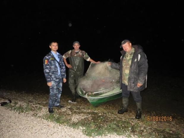 Plase monifilament, care sunt interzise la pescuit, depistate pe lacul de acumulare Dubăsari. Foto: Serviciul Piscicol de Stat