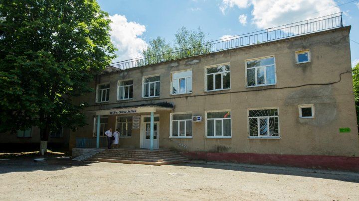 Больница месяц была закрыта на карантин из-за большого числа заразившихся коронавирусом врачей.