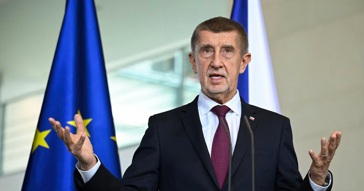 Премьер Чехии просит Словакию покончить с режимом двойных цен на топливо.