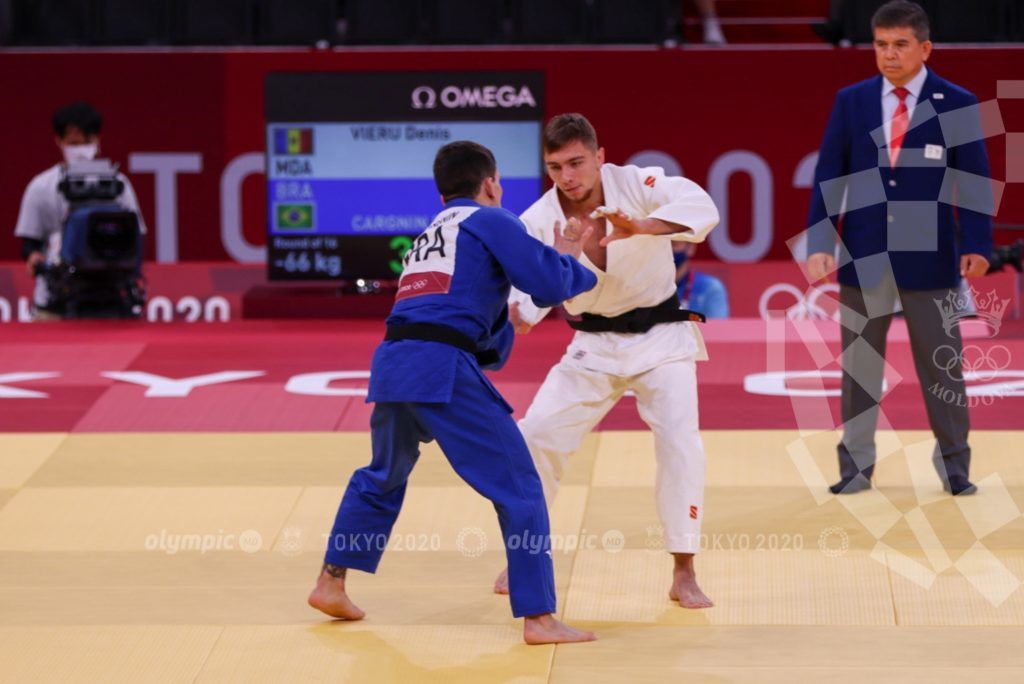 Денис Виеру победил спортсмена из Узбекистана на Играх в Токио.