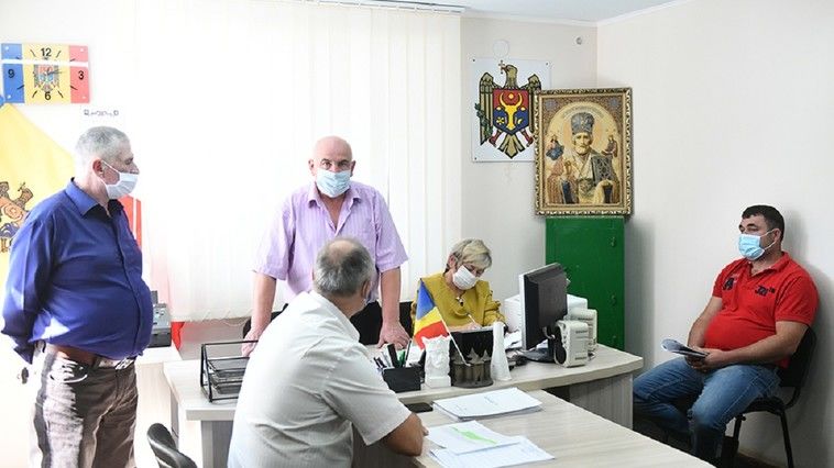 В селе под Сороками распалась фракция ПСРМ: Все советники покинули партию.