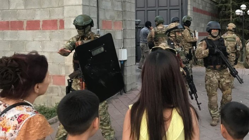 Начался третий штурм резиденции Атамбаева.