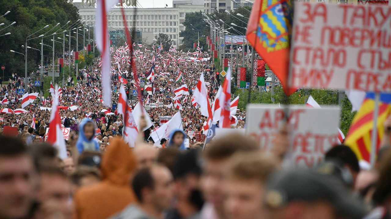 Белорусская оппозиция потребовала новых выборов без участия Лукашенко. Фото: ria.ru.
