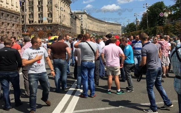 Пикетчики требуют отставки директора Департамента городского благоустройства