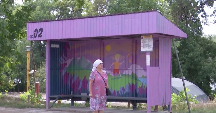 Жители Гратиешт опасаются обрушения остановки общественного транспорта.