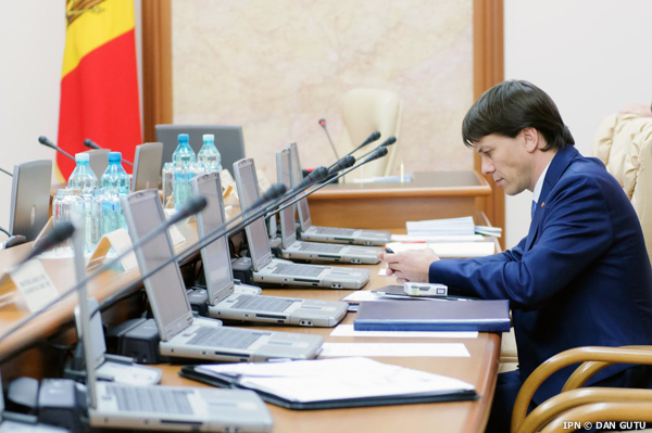 Олег Ефрим констатировал, что на сегодняшний день правительство не имеет более никаких обязательств по отношению к судебной системе, и началось её реформирование.