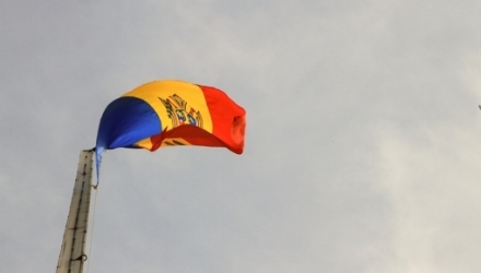Cîteodată mi se pare că trăiesc într-o altă dimensiune, o altă lume paralelă, temporară, care va reveni la stare normală peste cîteva ore, sau zile.