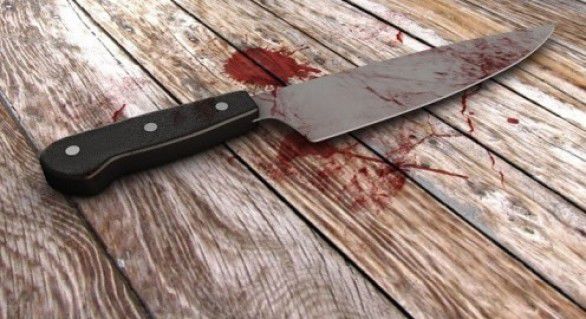 Crima a fost săvârşită în apartamentul închiriat de către tânără, unde cei doi bănuiţi ar fi consumat băuturi alcoolice împreună cu victima.