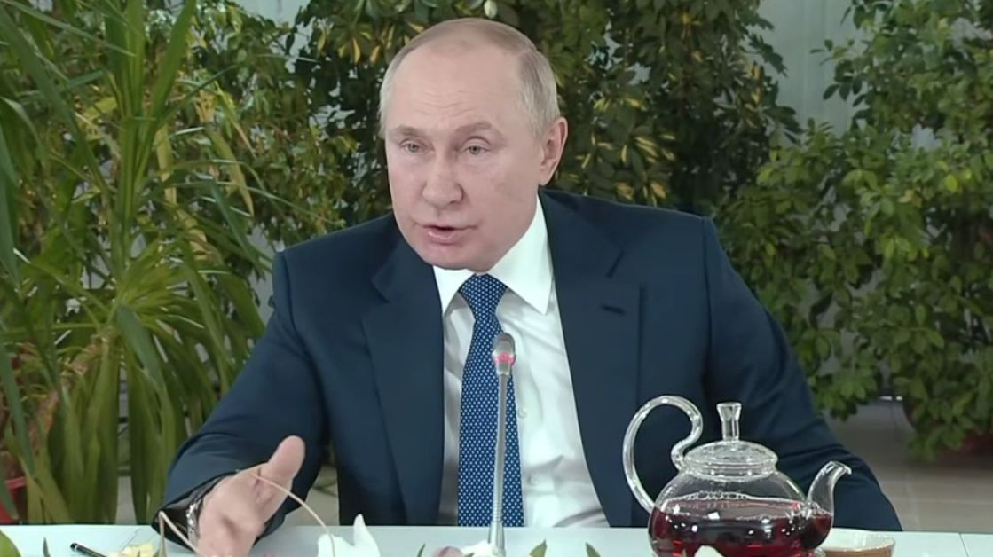 Путин: Санкции против России сродни объявлению войны, но до этого пока не дошло.