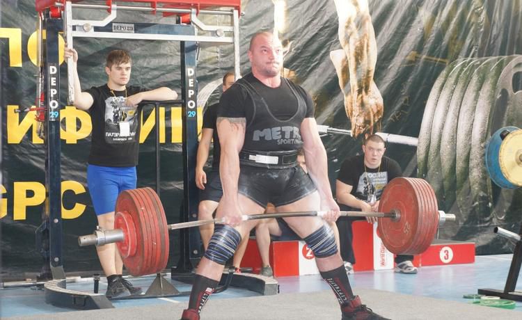 Recompensă de jumate de milion ruble pentru capturarea asasinului sportivului rus. Foto: tv8.md