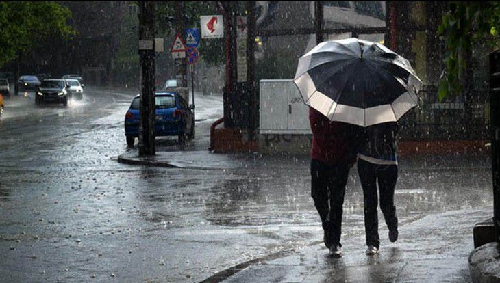 Vremea se răcorește și revin ploile cu descărcări electrice. 