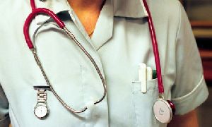 Bacterie pe mâinile unei asistente medicale de la spitalul Sfânta Treime. Foto: .avocatura.com