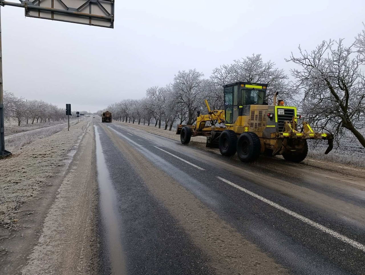 45.000 de tone de antiderapant, utilizate pe drumurile naționale în această iarnă.