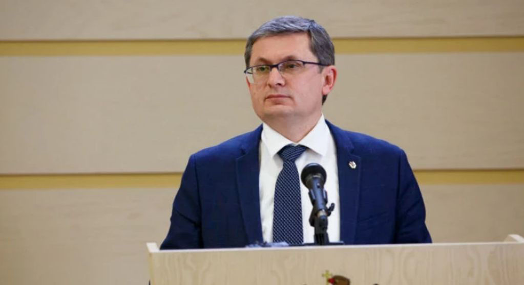 Гросу - об отпуске депутатов: "Трое очень отдохнувшие. Один в теплых странах".