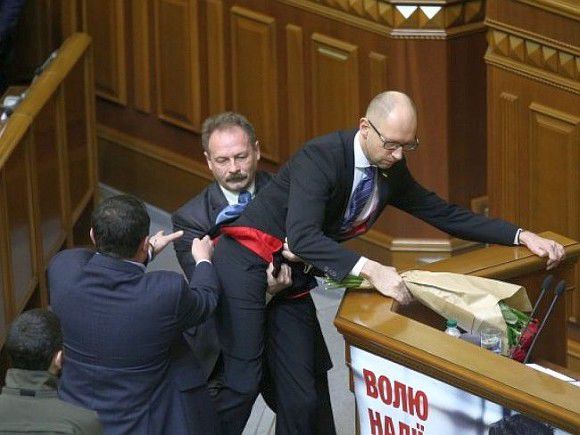 Автор петиции перепутал имя экс-премьера и назвал его Андреем.