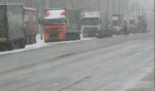 Potrivit ulitmelor informații, din cauza vremii capricioase, 65 de camioane sunt blocate în vama Gurgiulești.