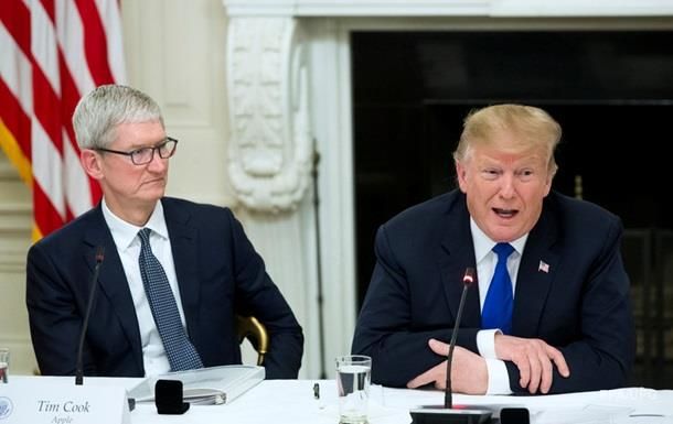 6 марта на встрече нового консультативного совета США по кадровой политике Трамп назвал Кука Тимом Эпплом.