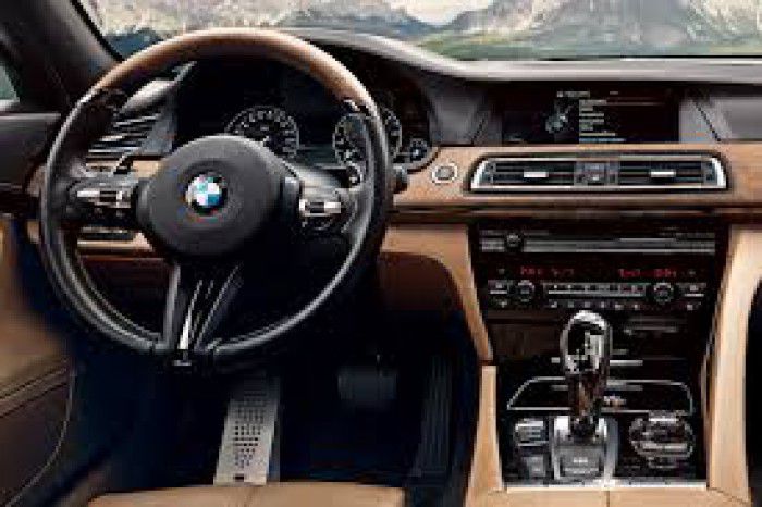Anterior, BMW a anunţat că în 2015 se aşteaptă ca volumul de vânzări şi profitul operaţional să urce cu 5 până la 9%, prognoze mai prudente decât cele lansate anterior.