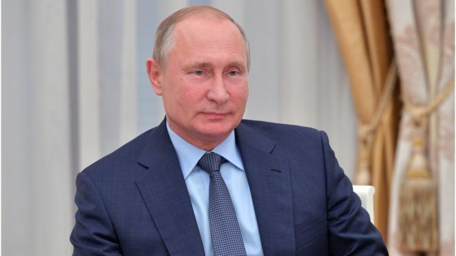 Рейтинг президента России Владимира Путина значительно снизился,