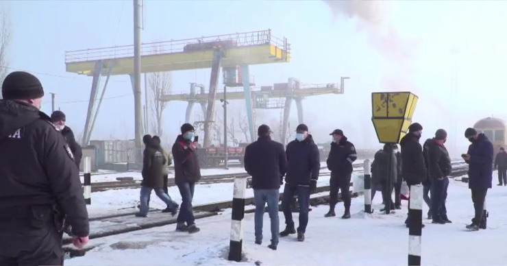 В Окнице железнодорожники вышли на протест.