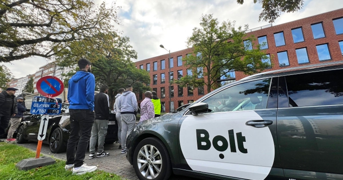 Водители Uber и Bolt в Брюсселе протестуют против неравенства.