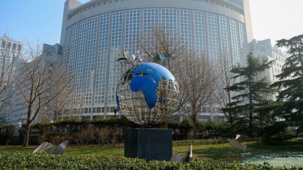 Китай лишил аккредитации ряд журналистов американских СМИ.