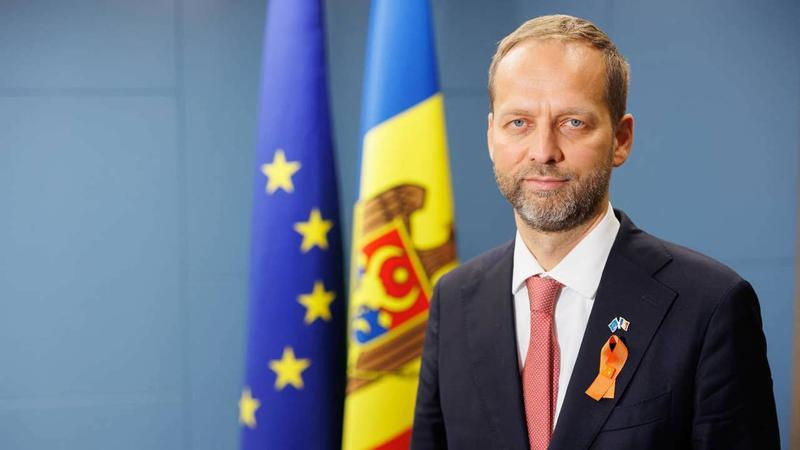 Mazeiks a încurcat limba română cu moldovenească.