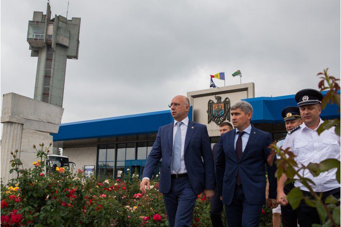 Филип совершил незапланированную поездку на КПП Леушень.