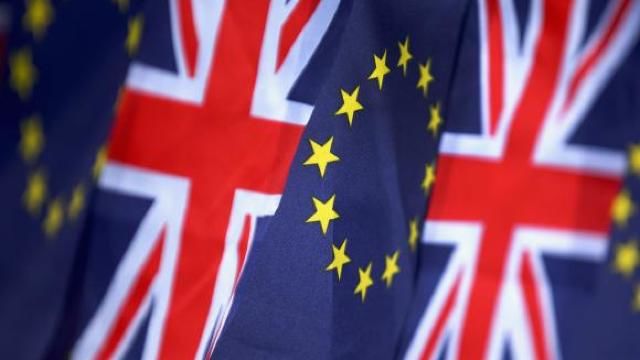 O nouă rundă de negocieri privind Brexit între Londra și UE, pe fondul problemelor din guvernul britanic. 