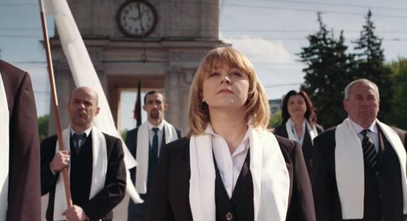 În total vor fi lansate şi promovate trei spoturi video, iar cel de-al doilea va fi lansat în decurs de o săptămână.