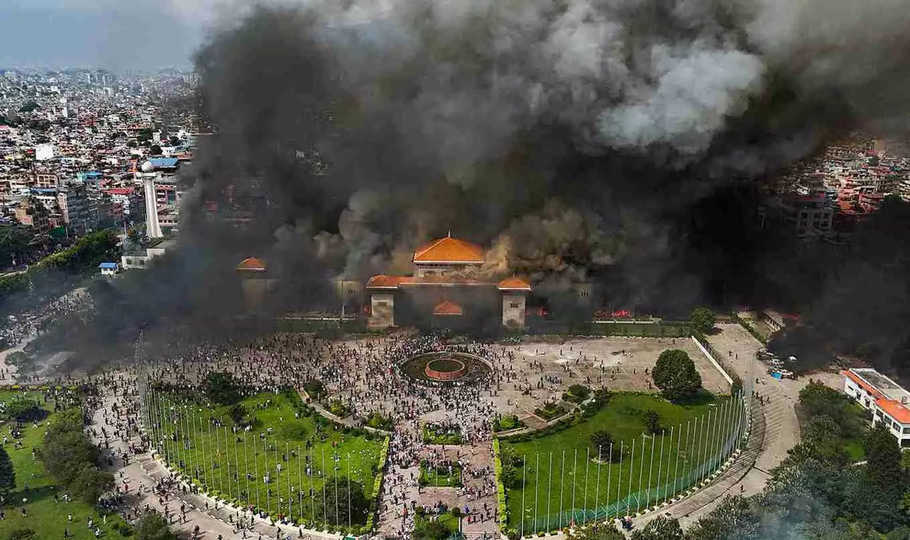 Palatul Guvernului din Nepal, complet distrus de un incendiu.
