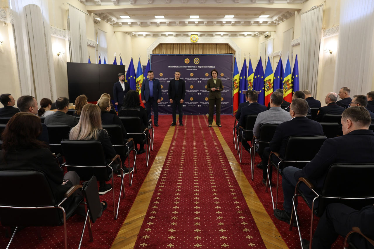 Noii membri ai conducerii Ministerului de Interne, prezentați echipei.